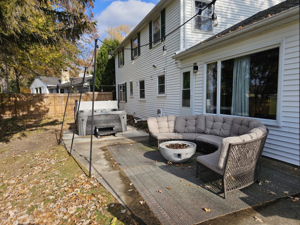 Theatre Room, Firepit, Grill, Waffle Bar, Pets